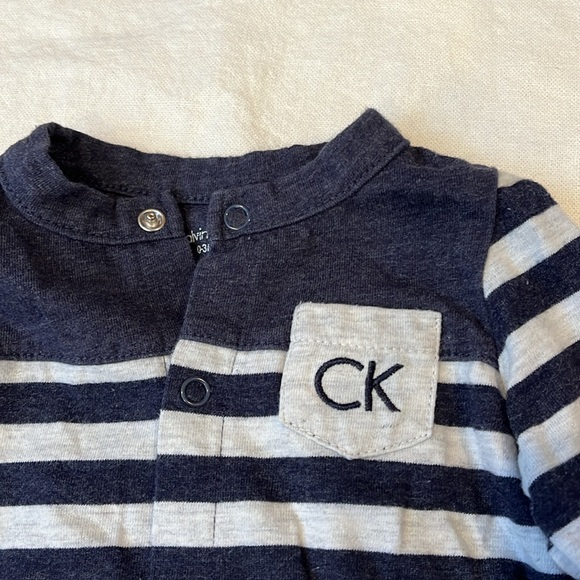 Calvin Klein Matching Set - Picture 3 of 12